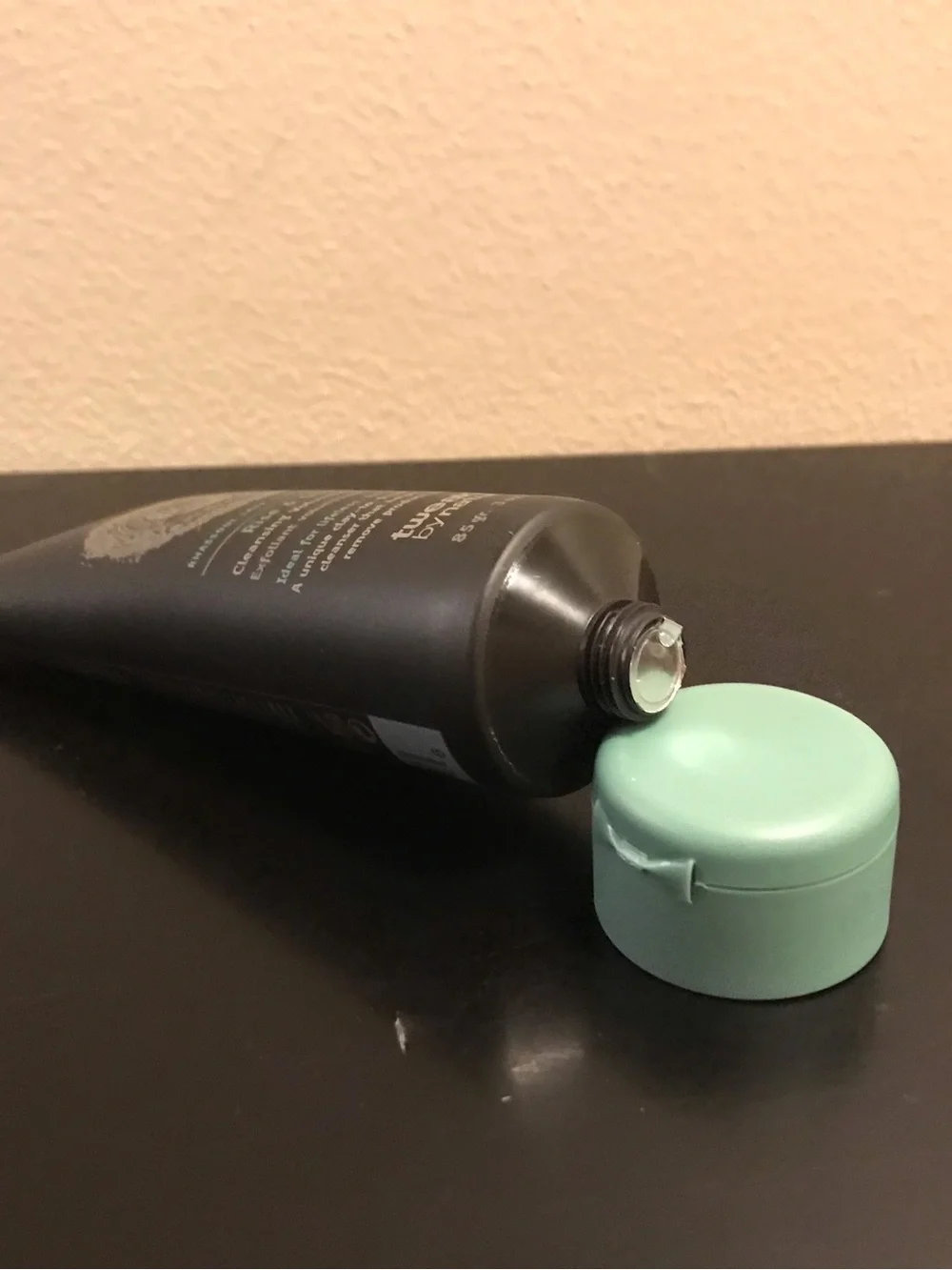 Tweak’d by Nature Rise & Shine Cleansing Volumizing Scrub - Black with Mint Cap